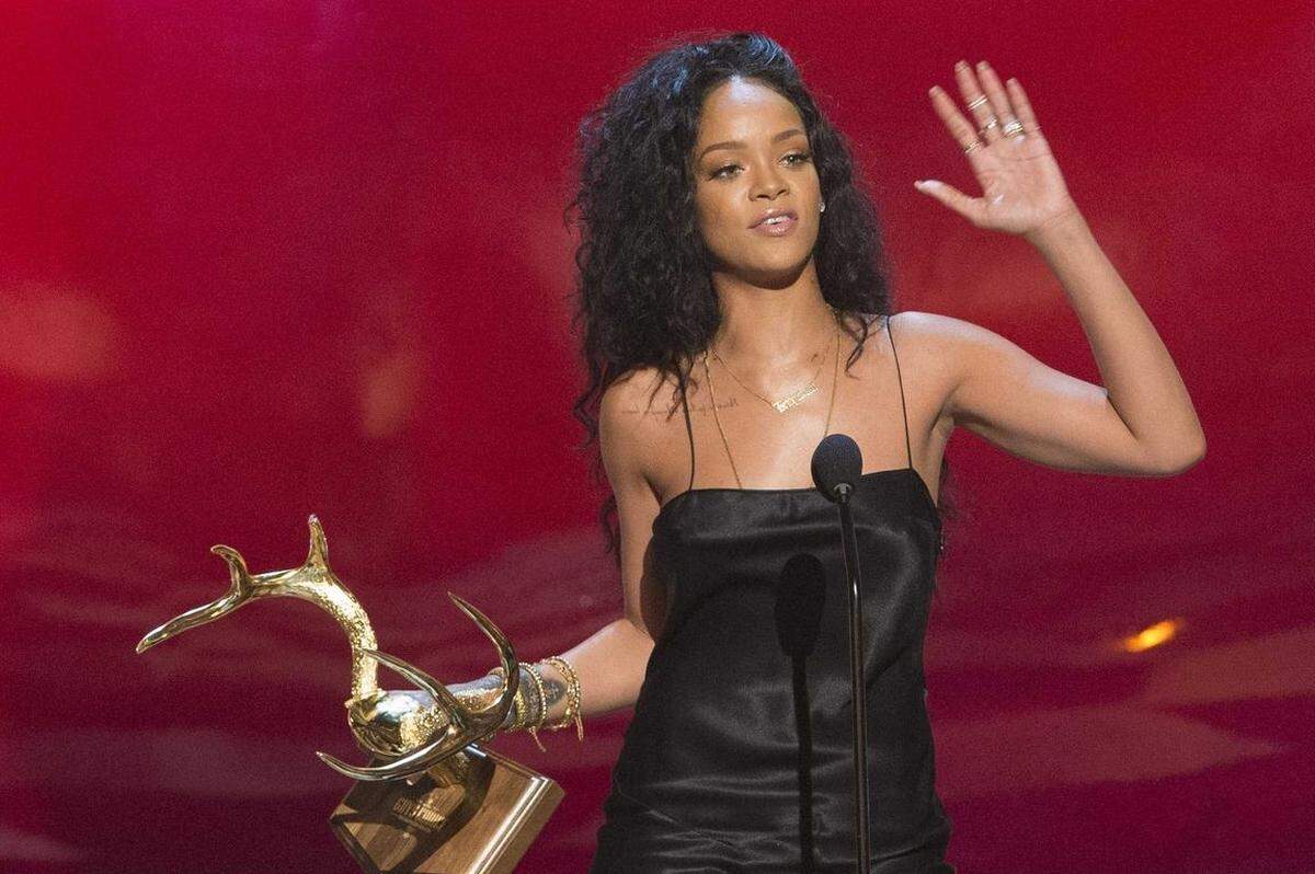 Die aus Barbados stammende Sängerin wurde im Juni erst in New York als Mode-Ikone ausgezeichnet. Neben Stil besitzt Rihanna vor allem aber eines: Geld und Einfluss.