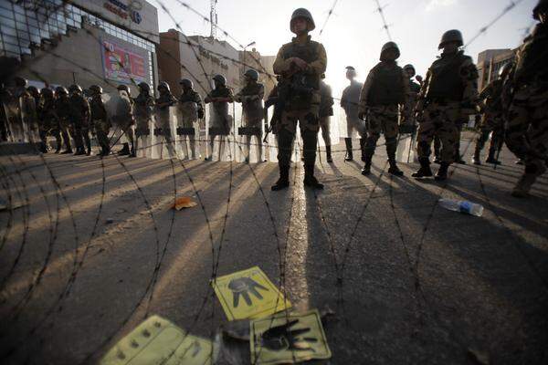 Der Einsatz der Sicherheitskräfte richtete sich nach Beobachtungen von Reportern der Nachrichtenagentur AFP in erster Linie gegen Mursi-Anhänger.