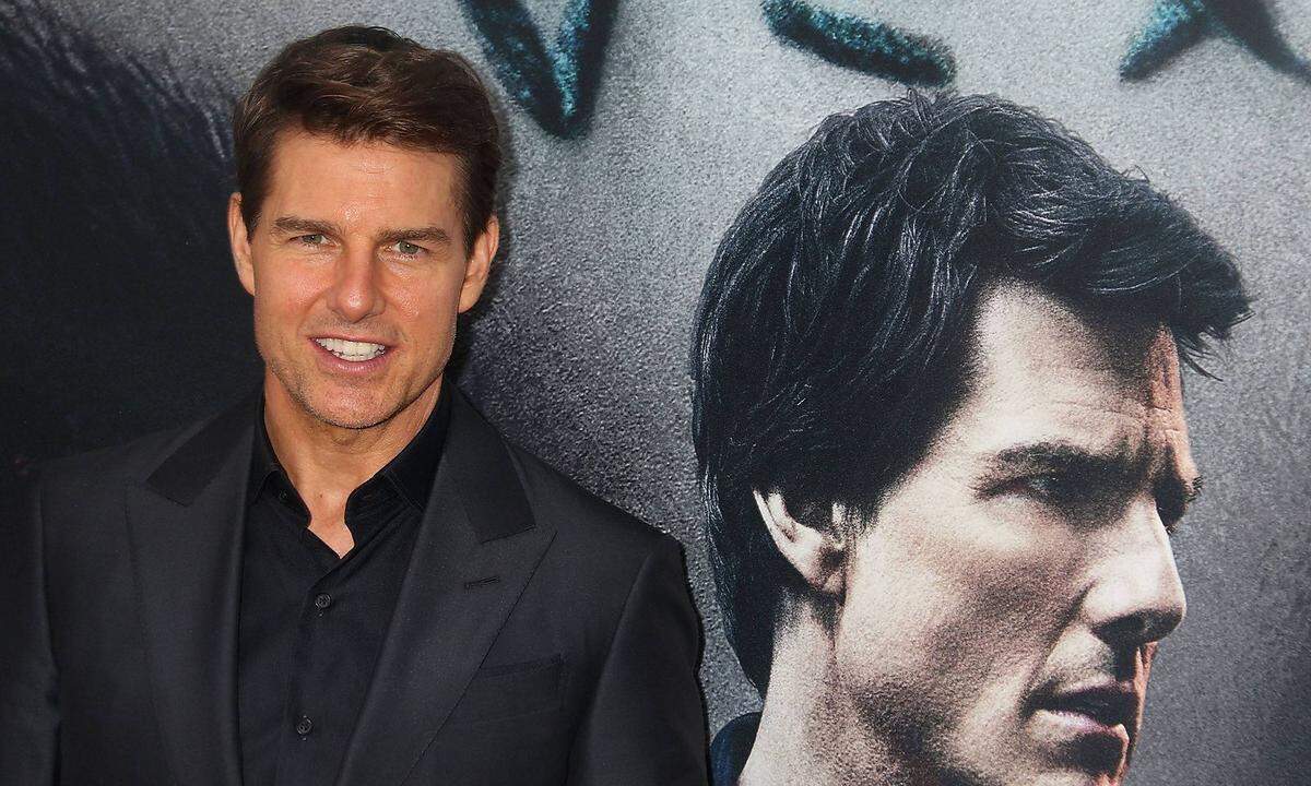Herzinfarkt in Hongkong oder tragischer Sturz bei Dreharbeiten. Tom Cruise ist schon auf viele Arten gestorben. In einem Interview erklärte er einmal, dass er sowieso nur noch ein Hologramm sei.