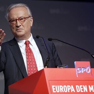 Hannes Swoboda (Archivbild) stichelt gegen Jean-Claude Juncker.