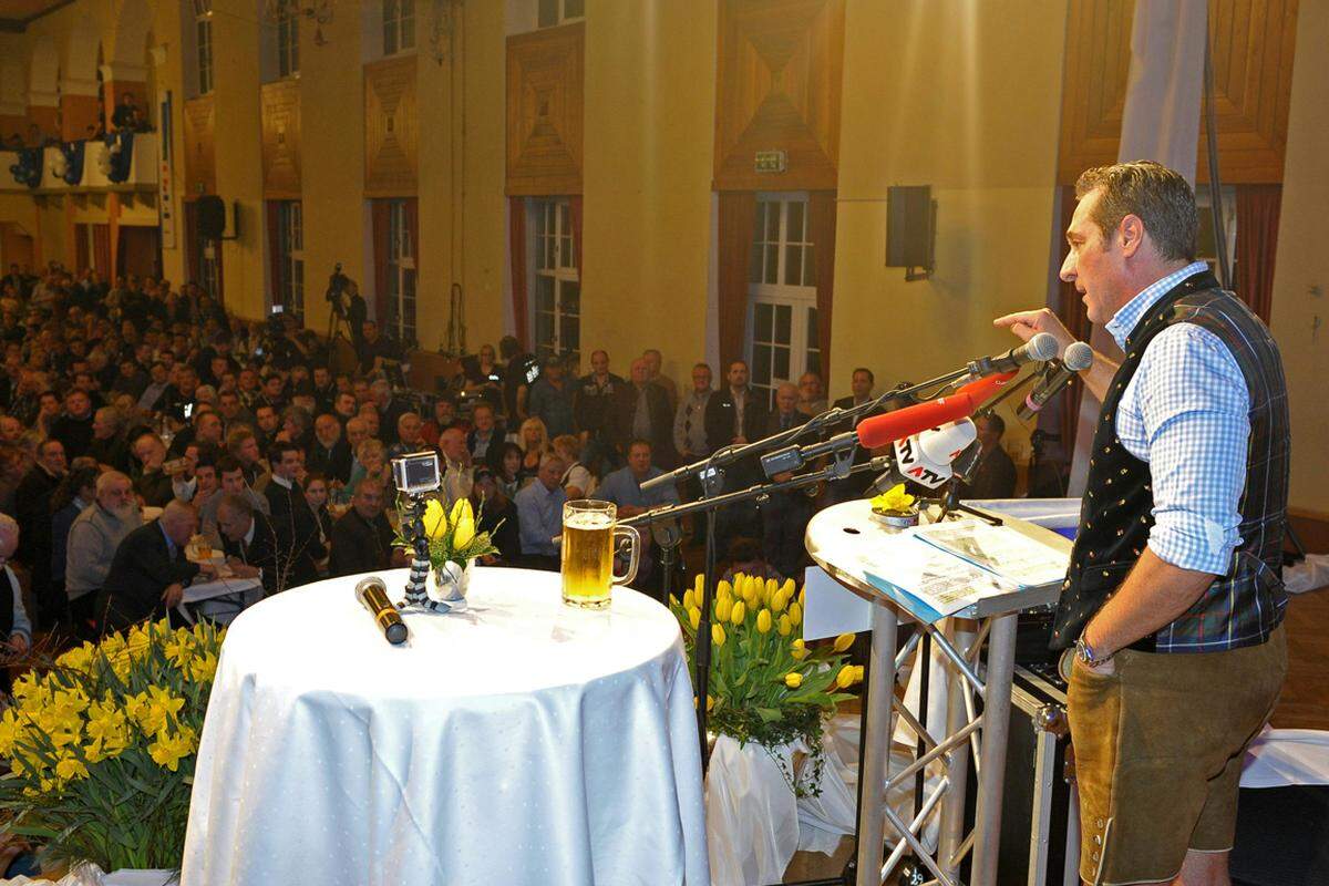 „Wenn das mit dem Euro so weitergeht, dann haben wir in Europa bald Verhältnisse wie in Zentralafrika. Dann sind wir nämlich alle bald ganz neger – Entschuldigung, das war jetzt politisch inkorrekt, politisch korrekt: pleite.“