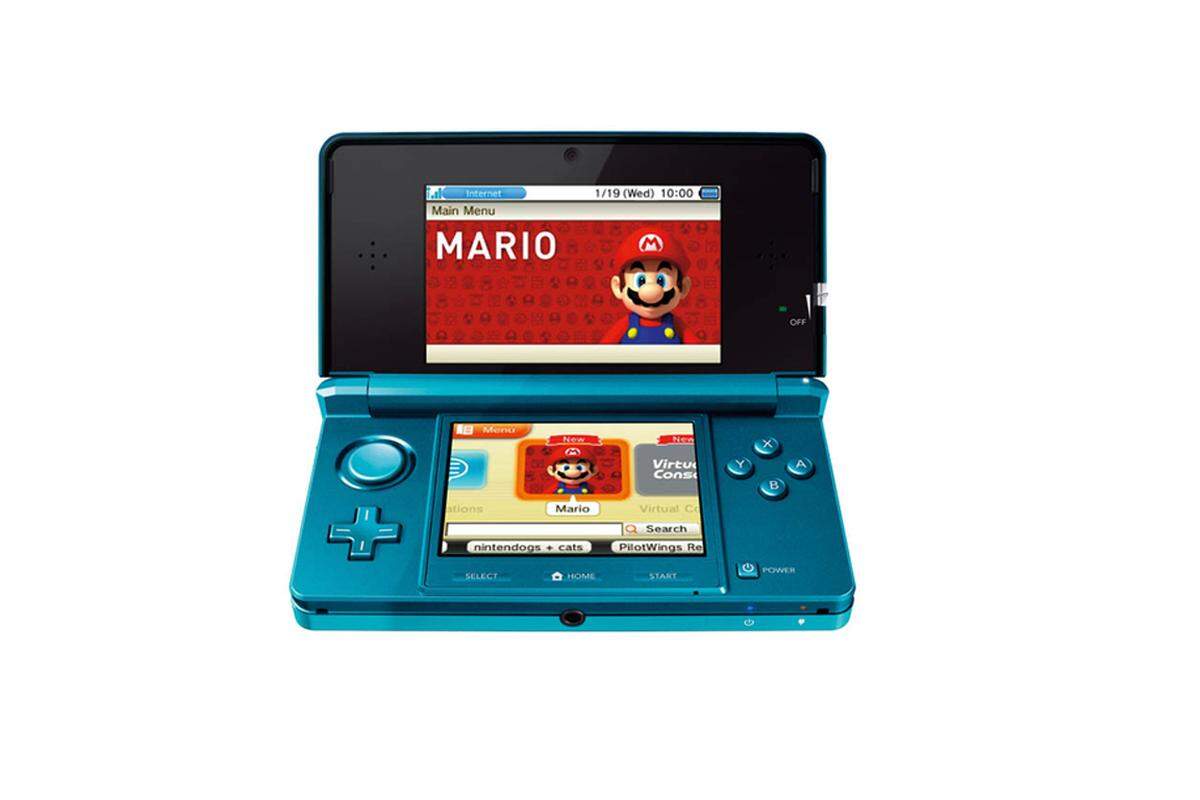 Der direkte Erbe des Game Boys – Nintendos DS – ist mittlerweile weit entfernt von monochromen 2D-Spielchen. Die jüngste Iteration, die 3DS (Bild), ermöglicht sogar 3D-Darstellungen ohne Brille. Das Handheld mit den zwei Displays und der Touchscreen-Bedienung gehört zu den erfolgreichsten tragbaren Konsolen überhaupt – von den Verkaufszahlen könnte sich die große Schwester Wii U ein Scheibchen abschneiden.