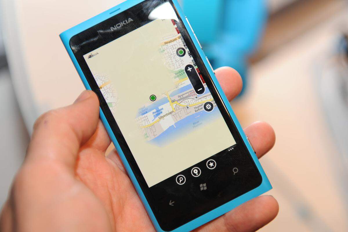 Nokia Drive basiert auf Nokia Maps, das ebenfalls Einzug in das Windows-System gefunden hat. In Zukunft sollen von der zugrunde liegenden Technologie auch andere Windows-Phone-Hersteller profitieren.