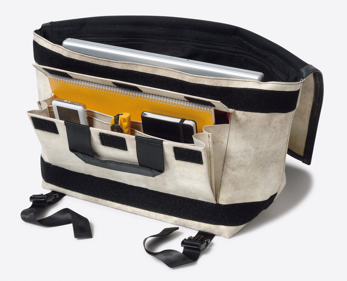 Hier sehen Sie "Rex". Für die Produktnamen stehen den Freitags traditionell TV-Serien Pate. Früher wurden die Taschen in Bastelbögen verpackt, aus denen eigentlich Papp-Fernseher entstehen sollten.