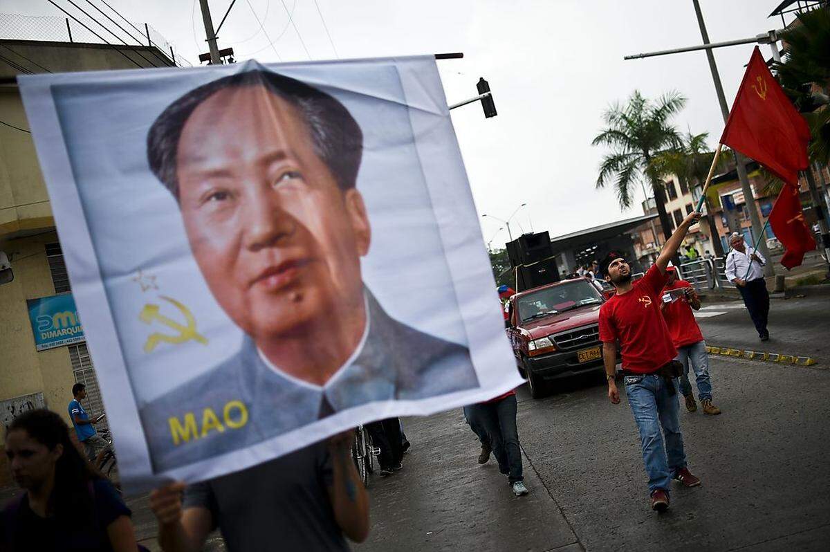 In Kolumbien durfte ein Banner mit Chinas Langzeit-Despot Mao Zedong nicht fehlen.
