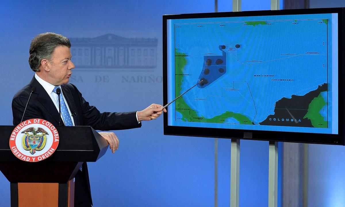 FILE PHOTO: Colombia's President Juan Manuel Santos points to contested waters in the Caribbean seas during his speech in Bogota