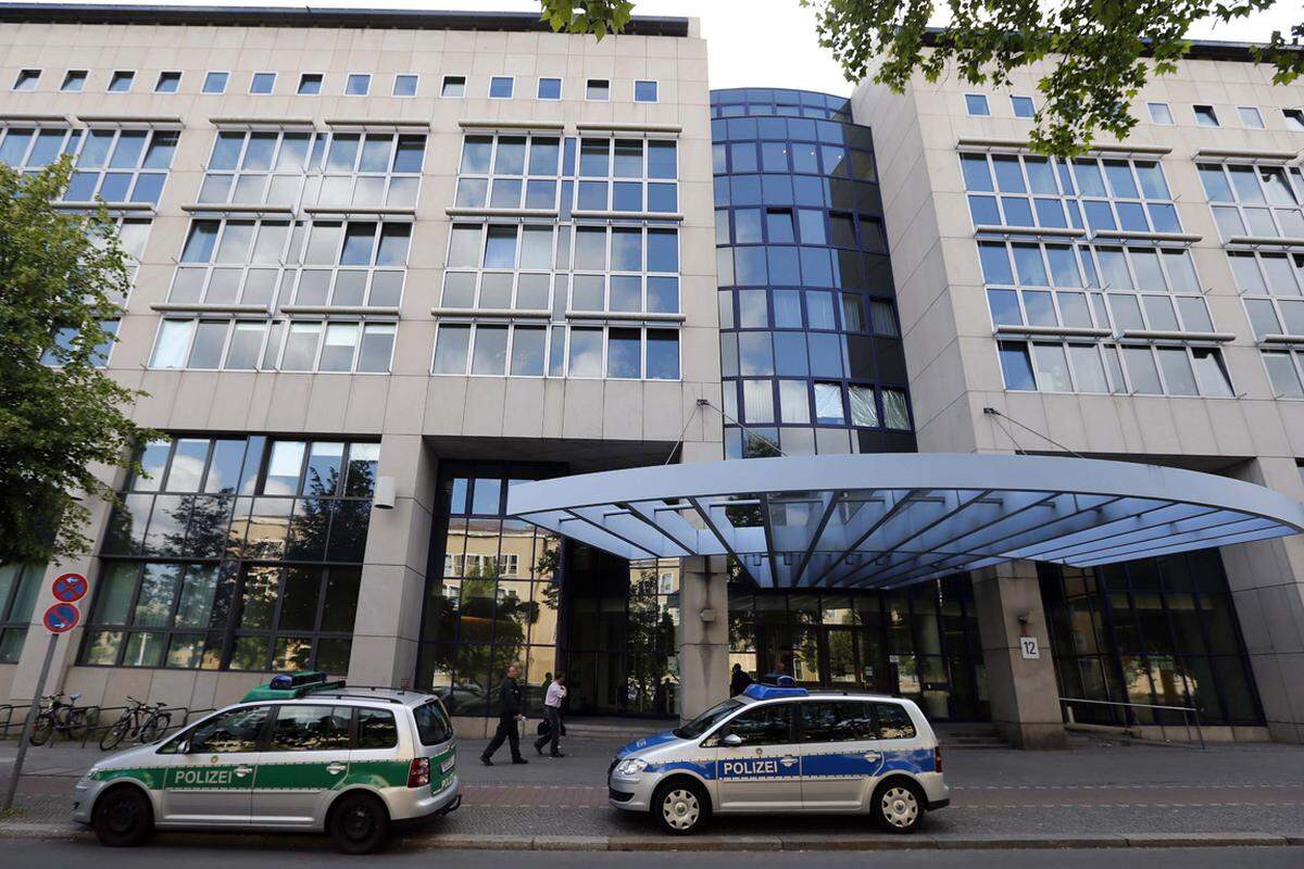Magnotta wird nun von der Berliner Polizei verhört. Kanada wird bald die Auslieferung beantragen, um ihm dort den Prozess zu machen. Bis es soweit ist, könnte es allerdings ein juristisches Tauziehen der beiden Länder geben.