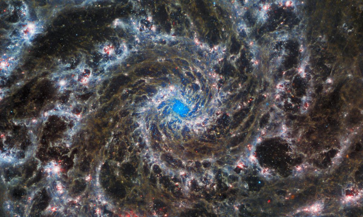 August 29, 2022 - Space - M74 shines at its brightest in this combined optical/mid-infrared image, featuring data from b