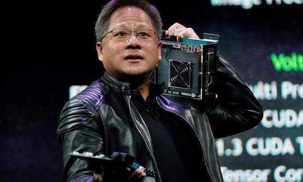 Nvidia-Chef Jensen Huang glaubt, dass der KI-Boom noch lang anhält. 