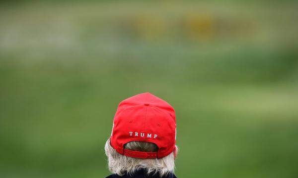 Donald Trump bei seiner täglichen Routine, einer Golfrunde in einem seiner Klubs – im Sommer in New Jersey, den Rest des Jahres in Florida.