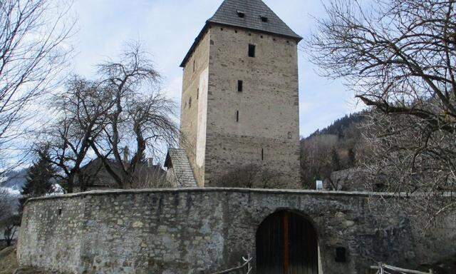 In der Wehranlage Baierdorf im Bezirk Murau steht ein Wohnhaus zum Verkauf.