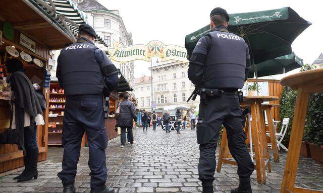 Polizei am Ostermarkt auf der Freyung