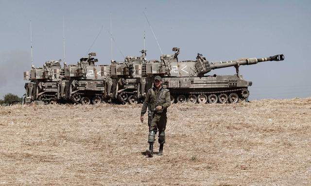 Aufmarsch gegen die Hamas. Israels Armee bringt an der Grenze zum Gazastreifen Artillerie in Stellung.