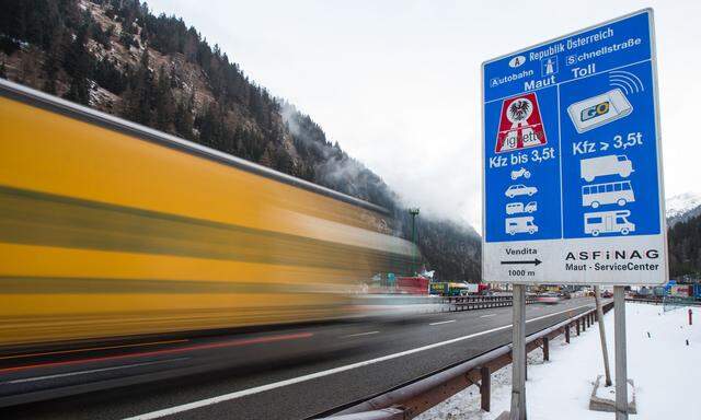Autobahn-Grenzübergang an der Grenze zwischen Österreich und Italien