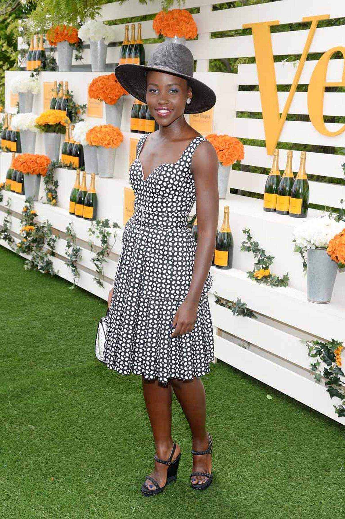 Lupita Nyong'o  setzte auf Schwarz und Weiß von Alexander McQueen.