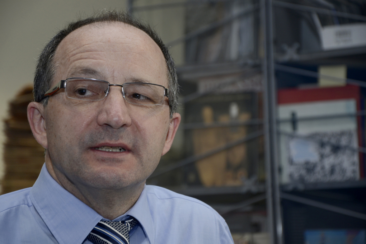 "Dasselbe was ich immer geraten habe, nämlich die Anlagen zu diversifizieren, das heißt nach Ländern, nach Aktien und Staatsschulden, Eigenheim und anderes. So kann das Risiko begrenzt und für die Zukunft vorgesorgt werden."