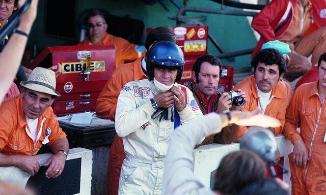 Verschenkt. Steve McQueen überließ seinem Chefmechaniker die Heuer „Monaco Referenz 1133“ aus dem Film „Le Mans“. Die auffällige Rechteckuhr ist am Arm des Hollywoodstars gut zu erkennen.