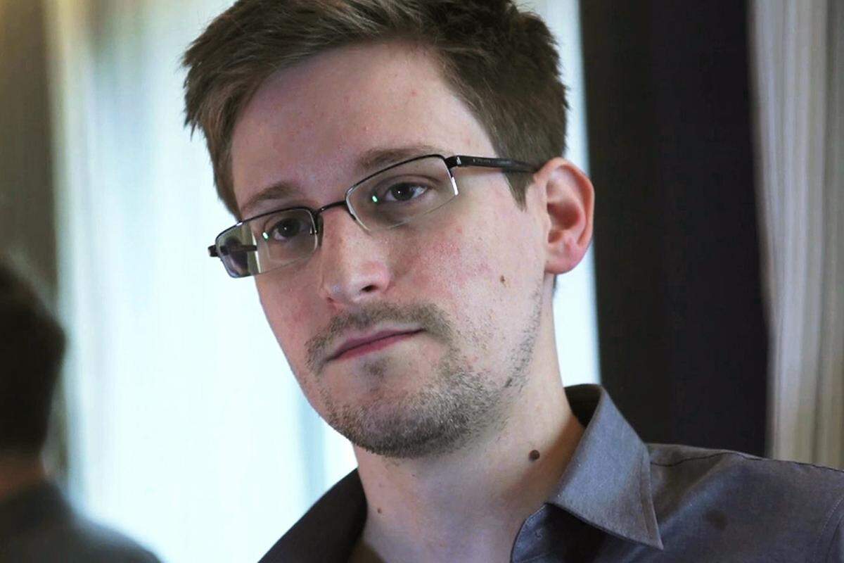 "Wenn er gemordet hat, weil er zwei küssende Männer gesehen hat, sage ich: Findet jemanden zum Küssen. #WähltLiebe." Whistleblower Edward Snowden