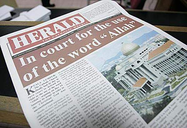Auslöser der religiösen Gewalt ist ein Urteil eines Gerichts in Kuala Lumpur vom 31. Dezember, wonach Christen ihren Gott in arabischen Übersetzungen auch "Allah" nennen dürfen.