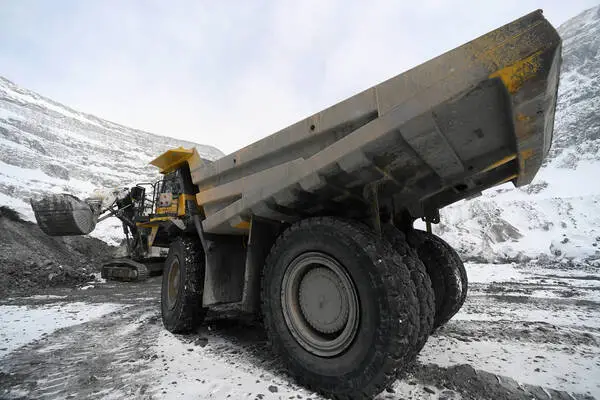 Raw material extraction under difficult conditions.