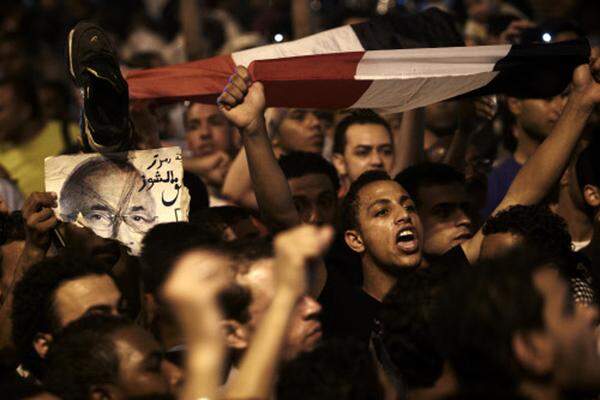 Die protestierende Jugend ist unzufrieden mit dem Wahlausgang. Den Sieg eines islamistischen Kandidaten und eines Mannes des alten Regimes sehen sie nicht als Fortsetzung ihres arabischen Frühlings.