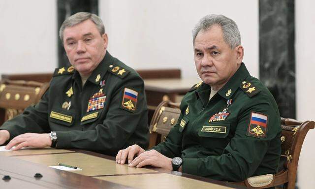 Gerasimow (links) mit Verteidigungsminister Schoigu