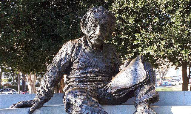 Albert Einstein in Erz vor der National Academy of Science (NAS) in Washington.