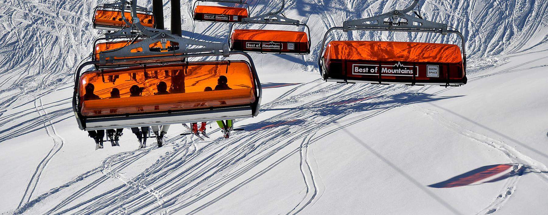 Noch stehen die Lifte still, ab 24. Dezember ist Skifahren aber erlaubt - und bleibt das auch während des Lockdowns.