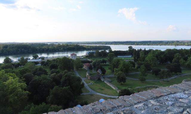 Ausblick von der Festung von Belgrad über die Mündung der Save bis zur Donau: Auch hier liegen Messstellen der Forscher. 