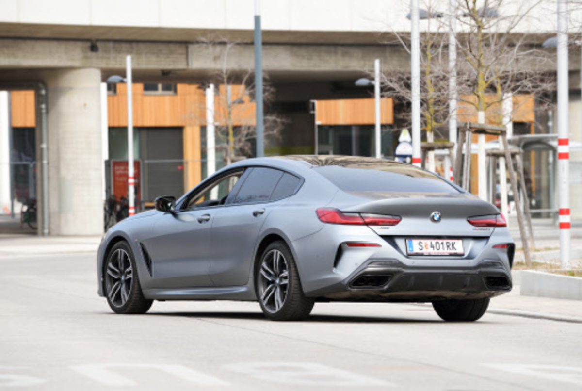 Schlanker Coupé-Charakter, keine leichte Übung der stattlichen Ausdehung mit über fünf Metern Länge. 