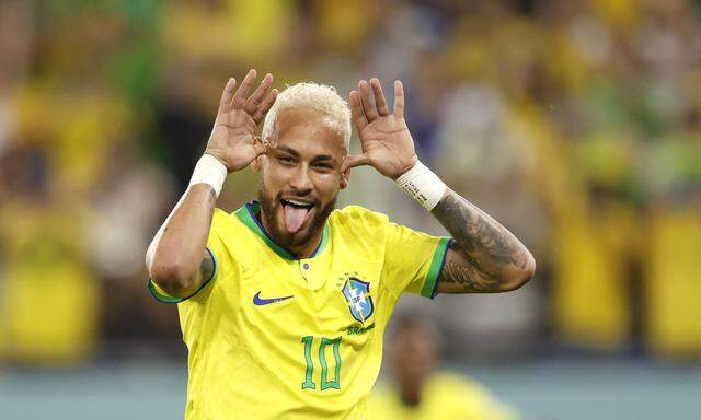 (221205) -- DOHA, Dec. 5, 2022 -- Neymar of Brazil celebrates after scoring a penalty shot during the Round of 16 match