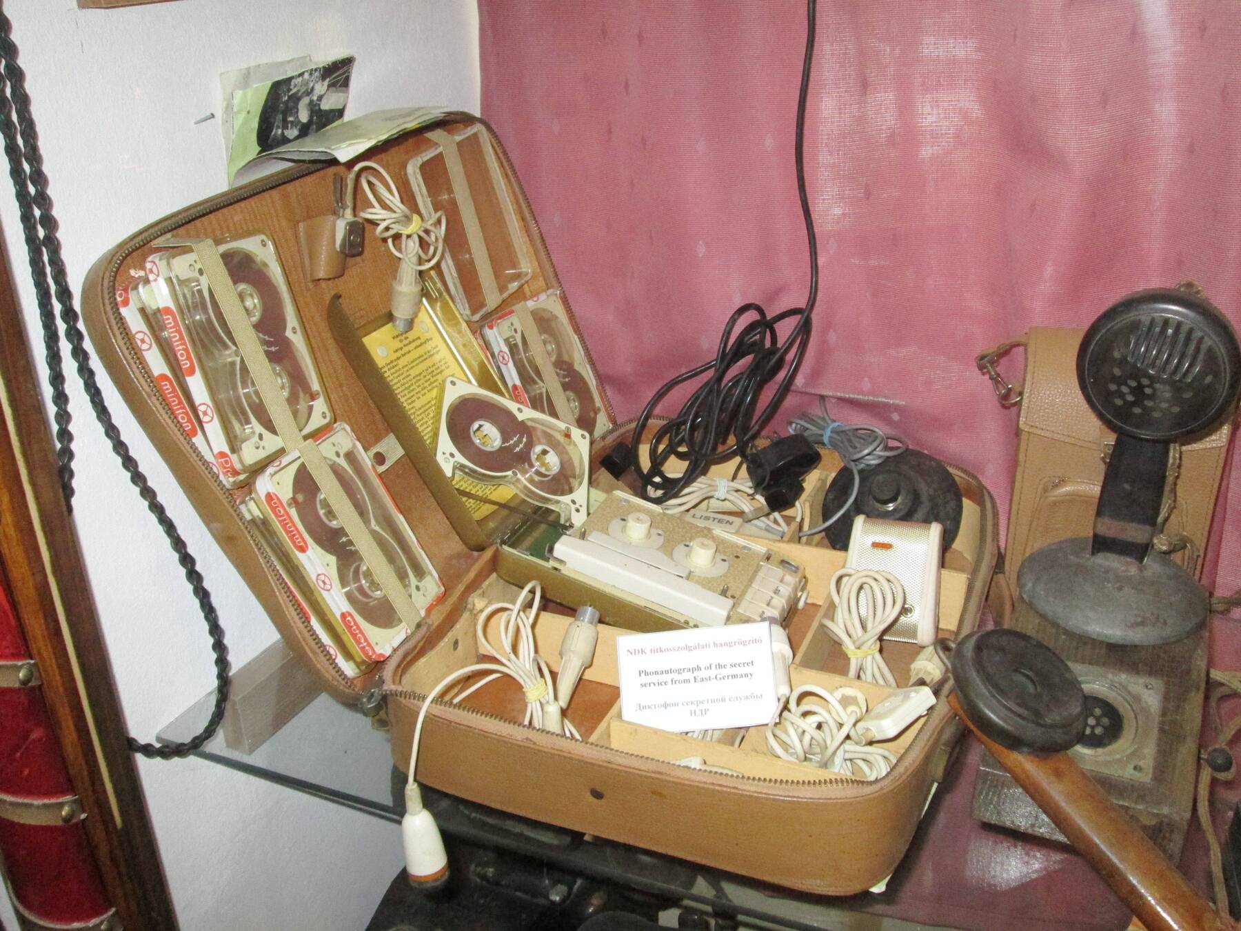 „Folgen Sie mir“, flüsterte der Blinde mit der Perücke  [premium]