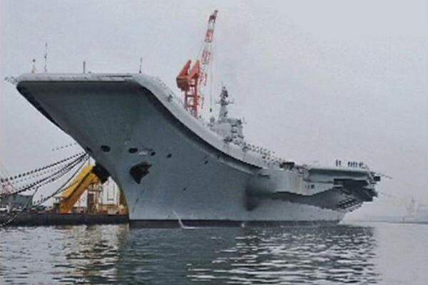 Mitte August lief Chinas erster Flugzeugträger zu einer Testfahrt aus.