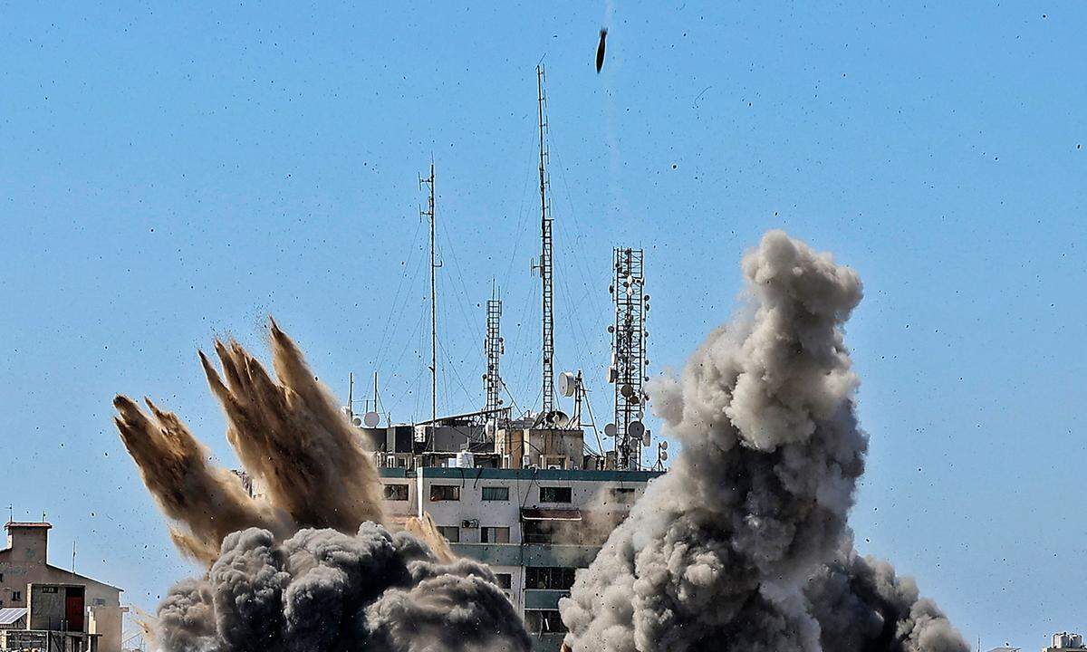 15. Mai. Mitte Mai gab es heftige Auseinandersetzungen zwischen Israel und der palästinensischen Hamas. Israel zerstörte den Jalal-Turm, ein Medienbegäude im Grenzstreifen Gaza, in dem etwa auch der Sender al-Jazeera oder die Nachrichtenagentur AP Büros hatten.