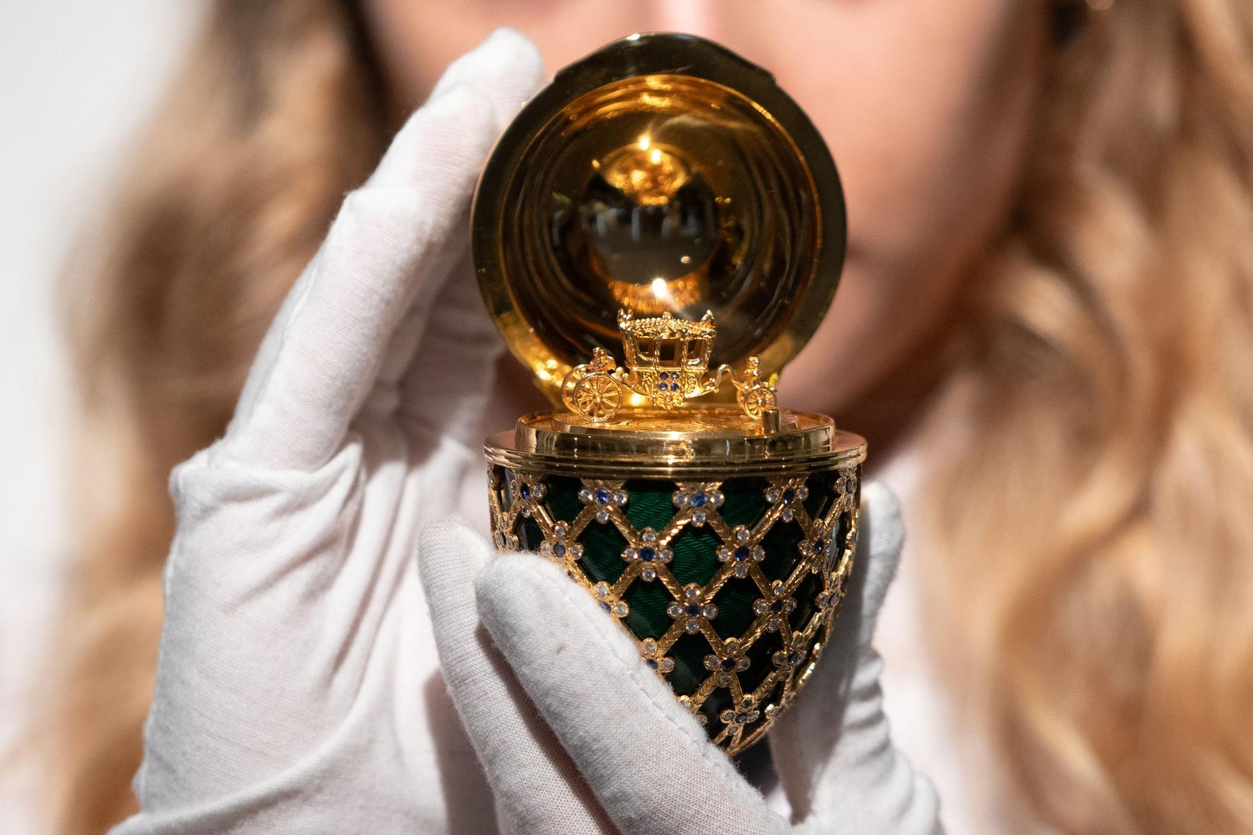 Tat na Novi Zelandiji je po šestih dneh izločil pogoltnjeno Fabergéjevo jajce