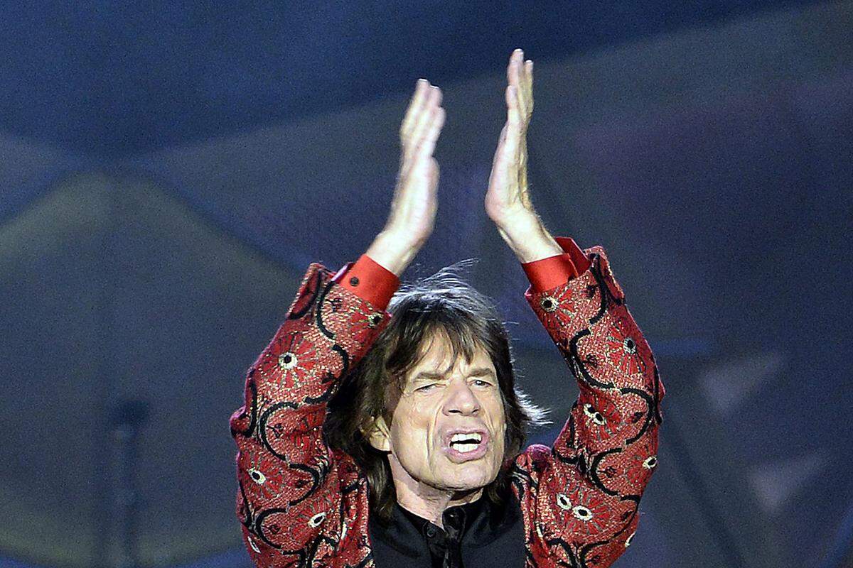 Und natürlich Frontmann Mick Jagger, der auch mit seinen Deutschkenntnissen beim Publikum punkten konnte. Nach dem neuen Song "Doom And Gloom" kündigte er den Internet-Wunschsong an: