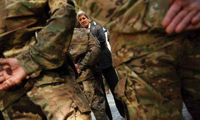 Der Wald vor lauter Bäumen: US-Außenminister Kerry bemüht sich mit diplomatischen Mitteln um ein Ende des Krieges. Doch die USA haben selbst keine klare Linie gefunden.