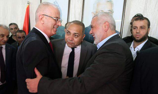Palästinenserpremier Rami Hamdallah (li.) traf Hamas-Chef Ismail Hanijeh. 