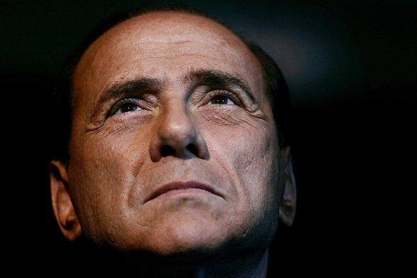 Was war geschehen? Der 8. November 2011 wurde zum Schicksalstag für Silvio Berlusconi. Nachdem sich bei einer Parlamentsabstimmung gezeigt hatte, dass er im Parlament keine Mehrheit mehr hat, kündigte Italiens Regierungschef seinen Rücktritt an.