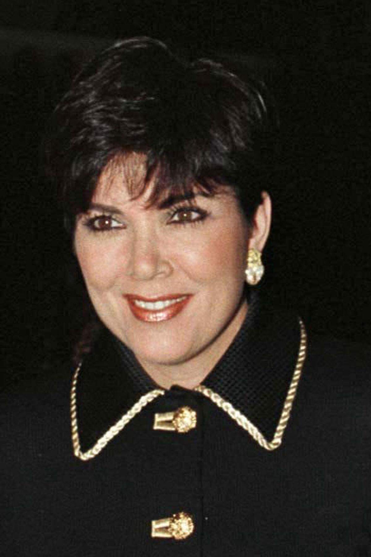 Auch Familienoberhaupt und "Momager" Kris Jenner (im Bild 1997) sind die Veränderungen ins Gesicht geschrieben. Über ihre Brustvergrößerung in den Achtzigern sprach sie bereits ganz offen. Aber auch bei ihr wurde noch mehr getrickst.