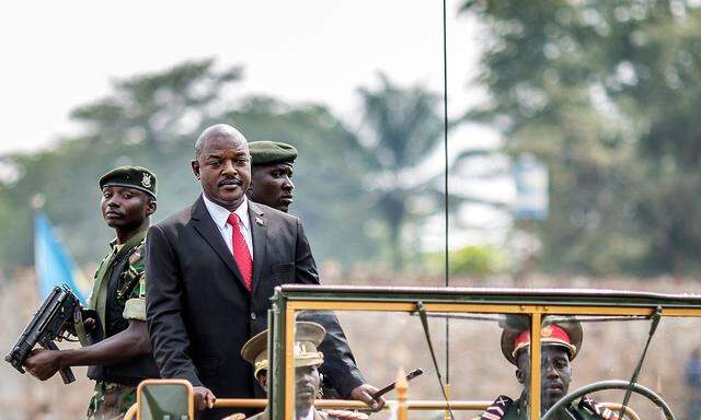 Pierre Nkurunziza will mit Hilfe eines Referendums in Burundi an der Macht bleiben.