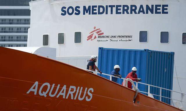 "Ärzte ohne Grenzen" und "SOS Mediterranée" betreiben das Schiff "Aquarius" gemeinsam im Mittelmeer, um Migranten in Seenot zu retten.