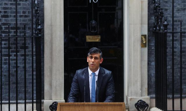 Rishi Sunak bei seiner Ansprache vor dem Amtssitz in der Downing Street. 
