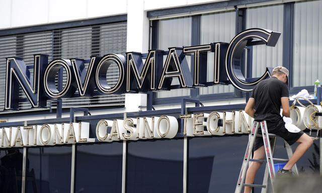 Aufputz für den neuen Großaktionär der Casinos Austria: Die Novomatic hat der Konkurrenz aus Tschechien getrotzt.
