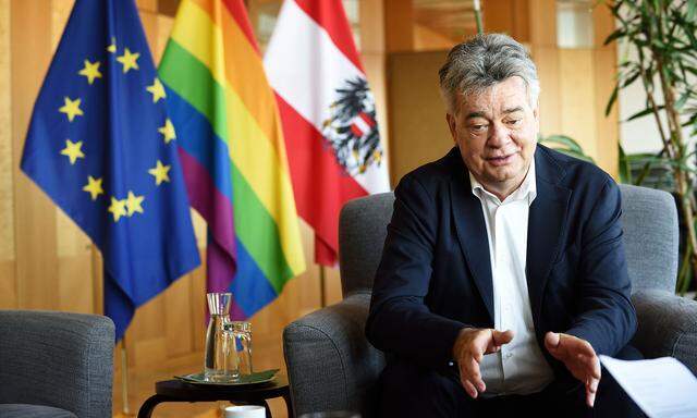 Vizekanzler Werner Kogler in seinem Büro im Ministerium in der Radetzkystraße.