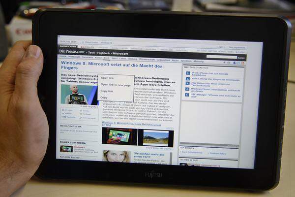 Ein Kernstück des neuen Windows wird der Internet Explorer 10. Startet man ihn unter der "Metro"-Oberfläche, zeigt er Websites ohne jegliche Bedienelemente an. Mit zwei Fingern lässt sich ein Textstück markieren und kopieren.