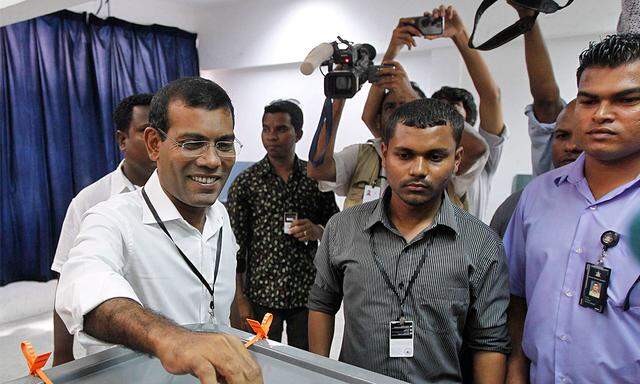 ExPraesident Nasheed fuehrt Wahl