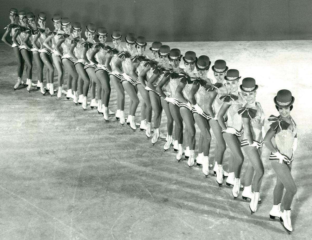 Die Show trifft auf einen Nerv und erreicht schnell Berühmtheit - weit über die Grenzen hinaus. Bald reisen die Künstler durch Zentral- und Südamerika. Die Premiere in Deutschland findet 1951 in Frankfurt statt.