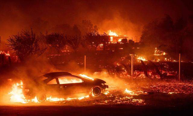 Tausende Menschen wurde von mehrere Waldbränden in Kalifornien in die Flucht geschlagen. 