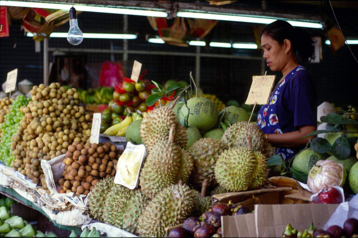 Die Stinkfrucht Durian lässt man besser nicht lange zuhause herumliegen.